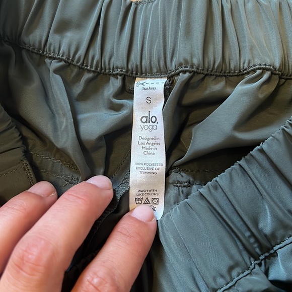 Alo Yoga green cargo pants - Picture 4 of 5